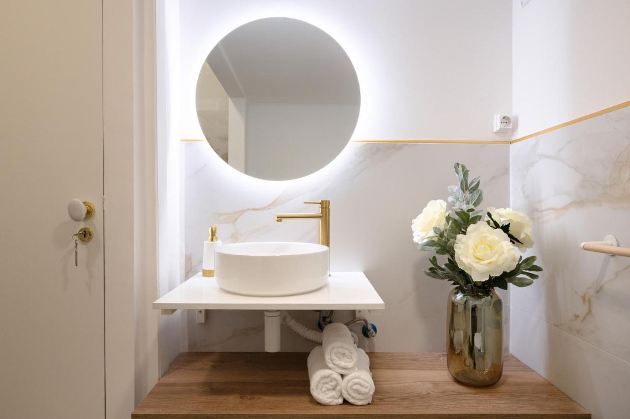 Cardosas Gem - Historic Ap 1F Apartment Porto Bagian luar foto