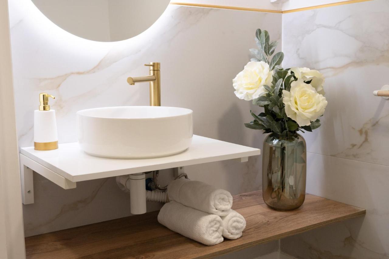 Cardosas Gem - Historic Ap 1F Apartment Porto Bagian luar foto